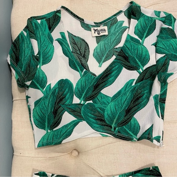 Show me your mumu! Palm leaf 2 piece crop top and shorts set size medium! - Picture 2 of 6